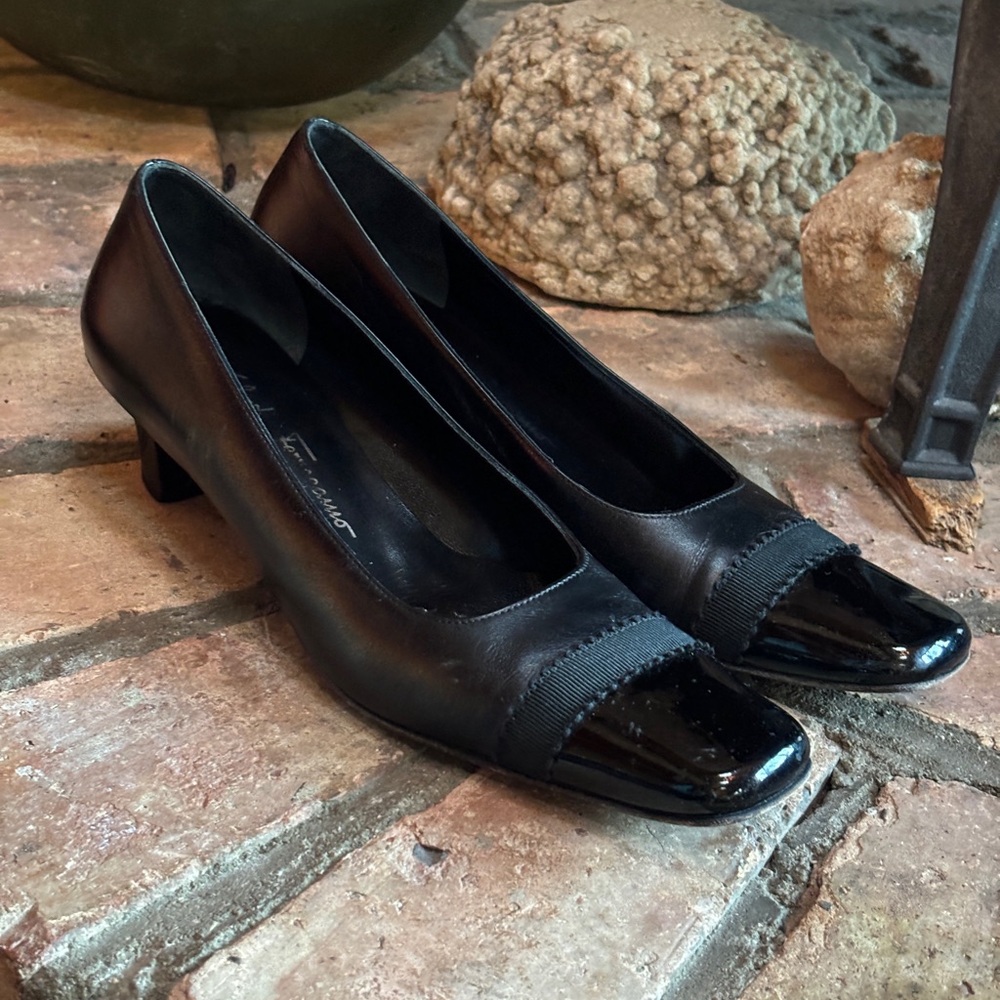 Vintage Salvatore Ferragamo Black Patent Leather Kitten Heels (8.5)